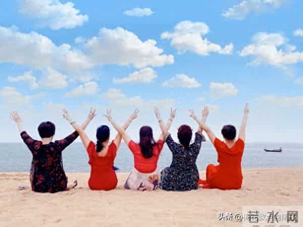 那年大舅给我70块钱，我不要，大舅就把它扔到大街上