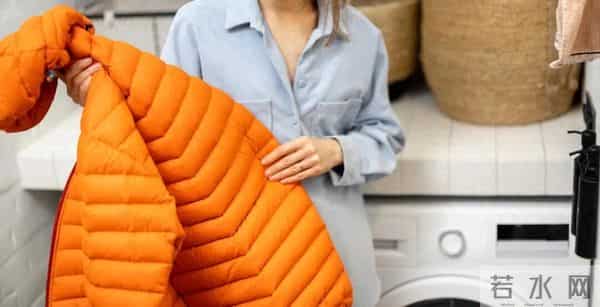 羽绒服穿几年就不保暖了？原来是做错了这2点→