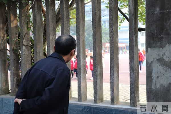 被同学珍藏四十多年的一首诗