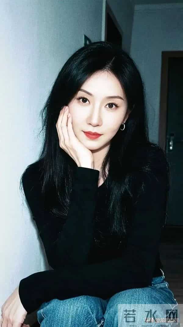 四川宜宾一佳人身高173cm 身材拥有黄金比例 散发迷人魅力