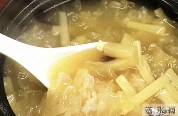 冬天的甘蔗是大补，这5种煮水搭配，清热止咳，养肺养脾养全身！