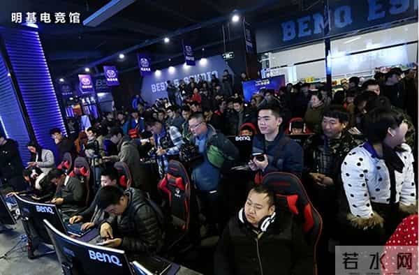 从人满为患到接连倒闭，几乎“消失”的网吧，为何忽然复活了？