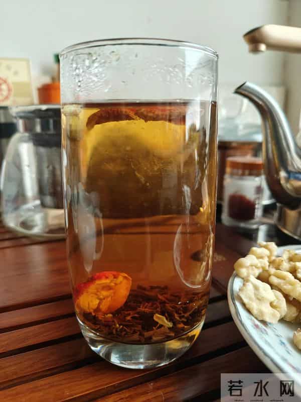 今天是2025年的第一场雪，小外孙恰逢没来，那我就借机撒撒欢吧！