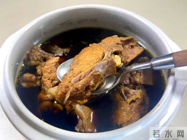 男人不补容易挎，这4种“男人汤”安排起来，补肾壮腰，强筋骨