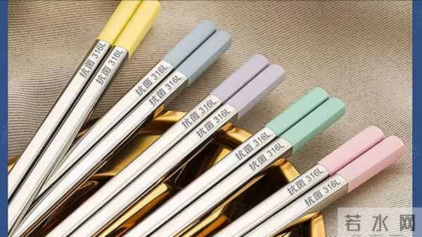 木筷和不锈钢筷，哪种更适合家用？看完冒“一身冷汗”，你知道吗