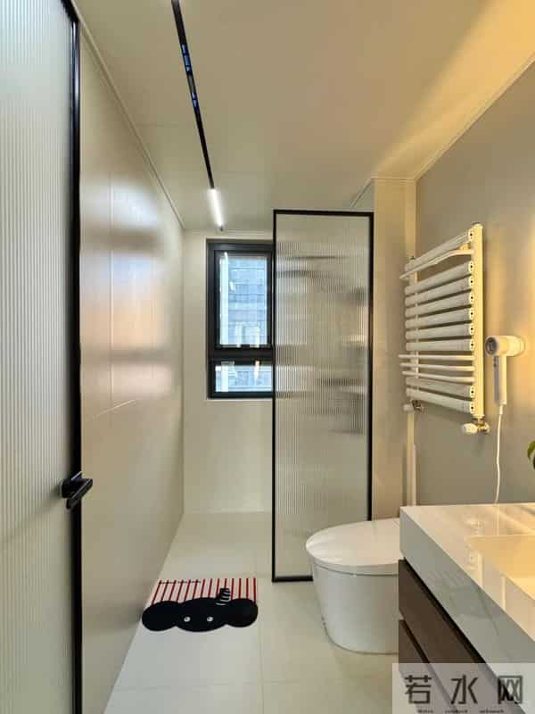 上完厕所马桶盖该打开还是盖着?很多人都没搞懂,难怪家里臭烘烘