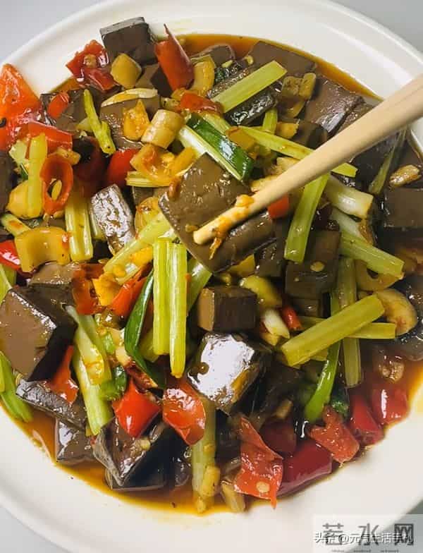 补血是猪肝的7倍,中老年人一周吃3回,面色红润力气足,错过亏大