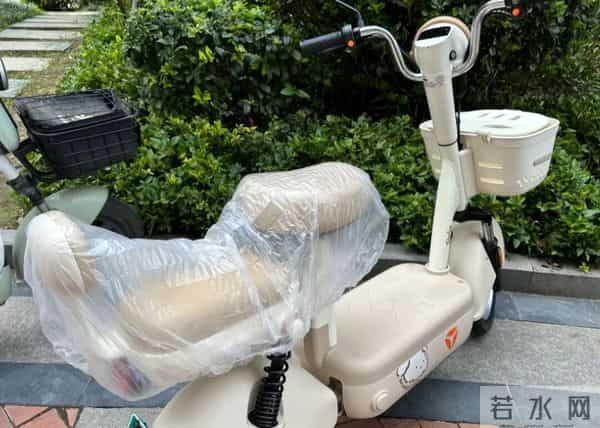 被年轻人的“电动车小配件”惊到了！网友直呼：会生活的人了不起