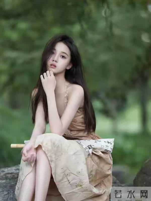 重庆一校花，172cm身段45kg，美得太犯规，让人移不开眼