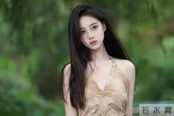 重庆一校花，172cm身段45kg，美得太犯规，让人移不开眼