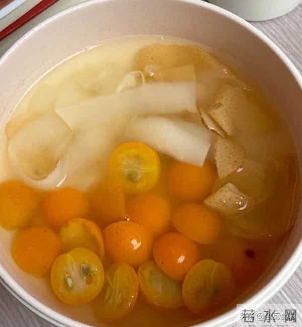 孩子退烧后咳得睡不好？煮这3杯金桔水，清甜润喉喝完整夜都舒服