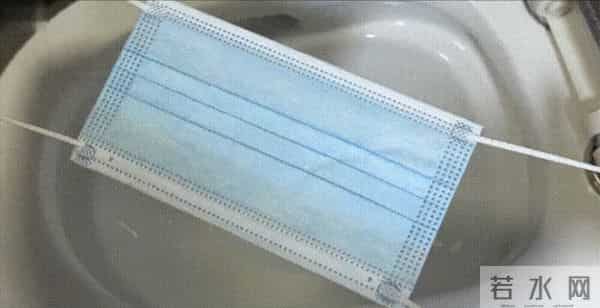 马桶里放一个口罩，半年不刷也不脏不臭，解决了很多人的大难题