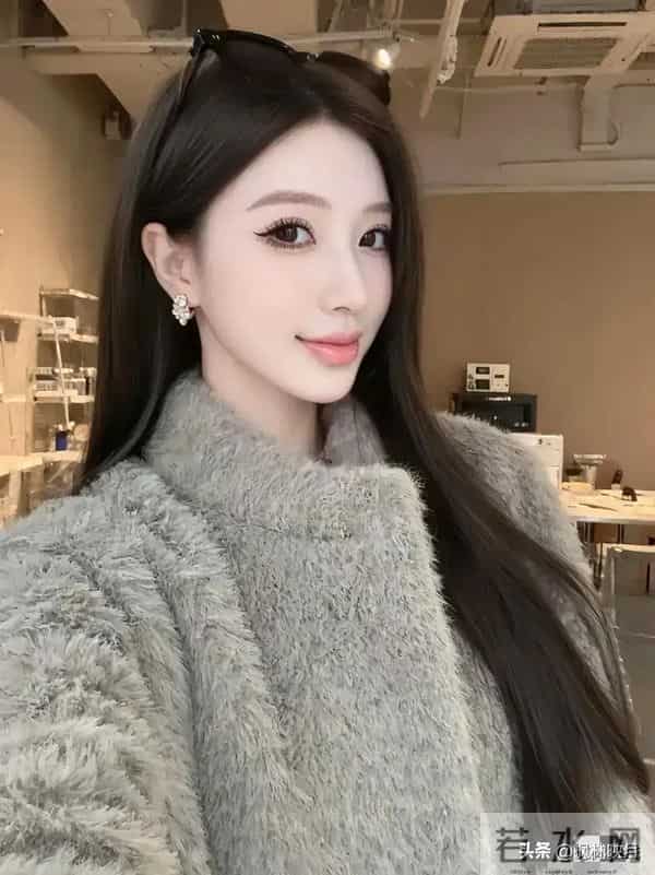 江西上饶一校花，170cm皮肤白到发光，身材也很顶级，太美啦