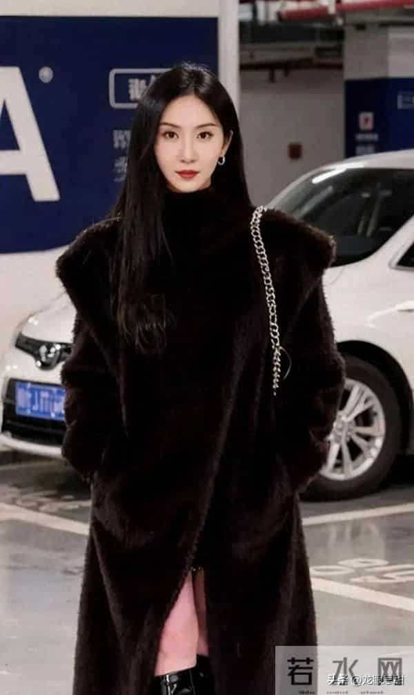 四川宜宾一佳人身高173cm 身材拥有黄金比例 散发迷人魅力