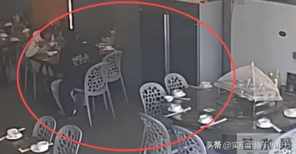 带儿子吃霸王餐后续：女子正脸曝光、身份被扒，民警劝3次才付钱