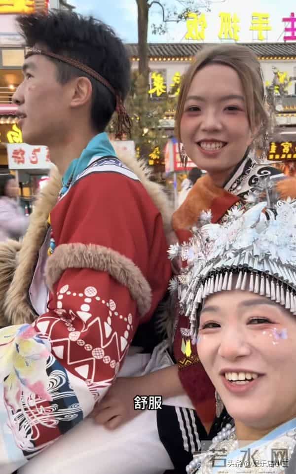 许妈连线浩男品尝美食 骑摩托车出现尴尬一幕 老谢回应公司没法运转