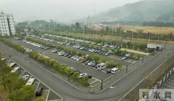 万山区政府停车场、机关食堂对外开放！