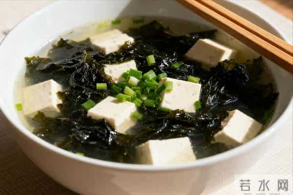 甲流去世的人不断增多！医生提醒：少吃橙子，多喝8汤，润肺降火