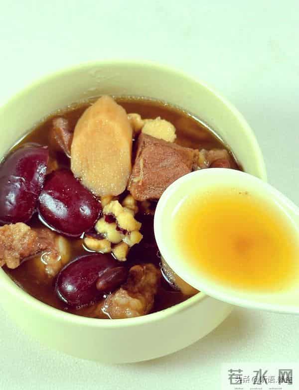 冬天补阳，手脚不凉”！建议中老年：常吃5样，御寒补阳暖过冬