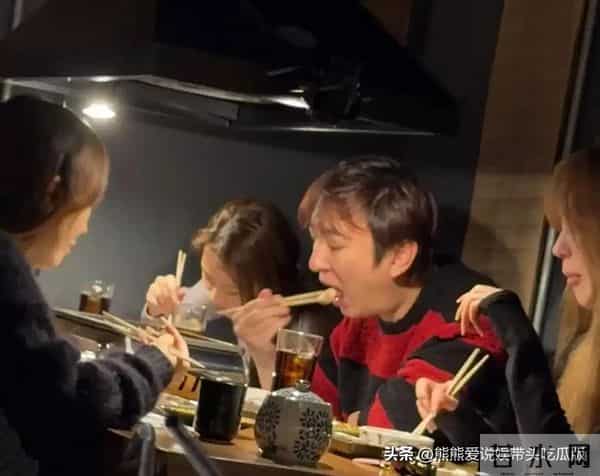 王思聪在国外过得挺逍遥自在的！六个美女陪伴的非常周到！