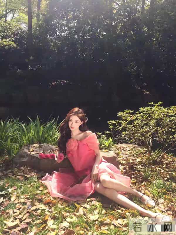 河南南阳一校花太漂亮了，仙姿玉色，貌美如花，绝世佳人不过如此