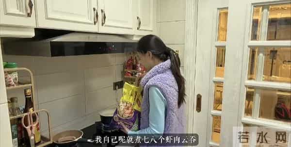 水亦诗到泉州更辛苦，忙到没空化妆脱发严重，12个菜招待邹阳朋友