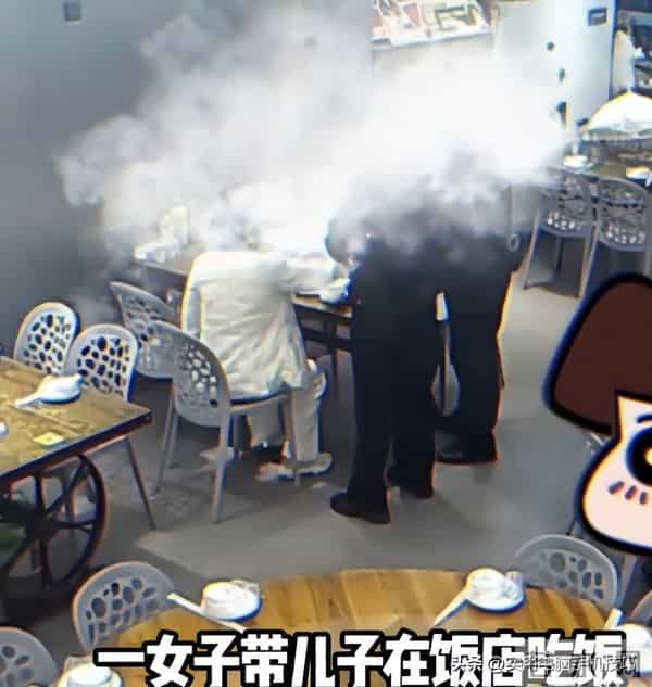 带儿子吃霸王餐后续：女子正脸曝光、身份被扒，民警劝3次才付钱