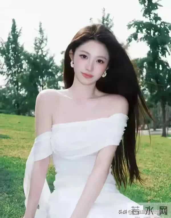 河南郑州一校花 身高172cm 身材拥有黄金比例 散发迷人身材魅力