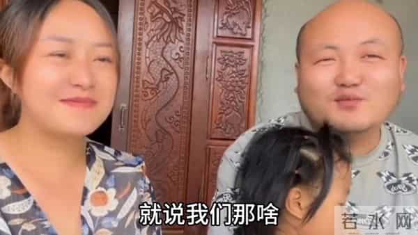 老挝媳妇杨玛丽和中国老公二胖在老挝对着镜头感恩哥哥涛子...