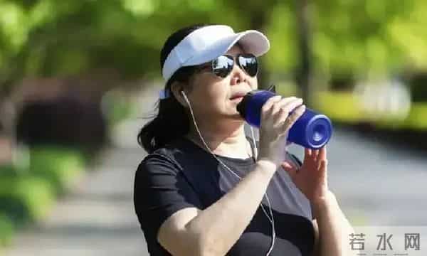 53岁的我，已经绝经了，前段时间和一位大我七岁的老头走到一起了