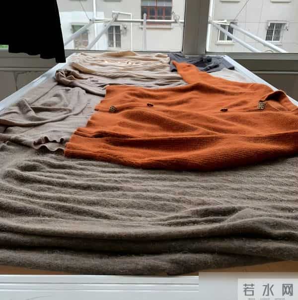 衣服这样晾晒,就等着生病吧,很多人不了解,还在坚持错误方法!