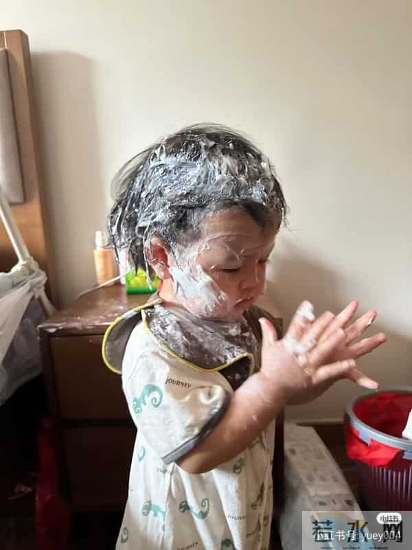 “她提着我的1万6万笑，我在哭”，网友的一则帖文，引来全网吐槽