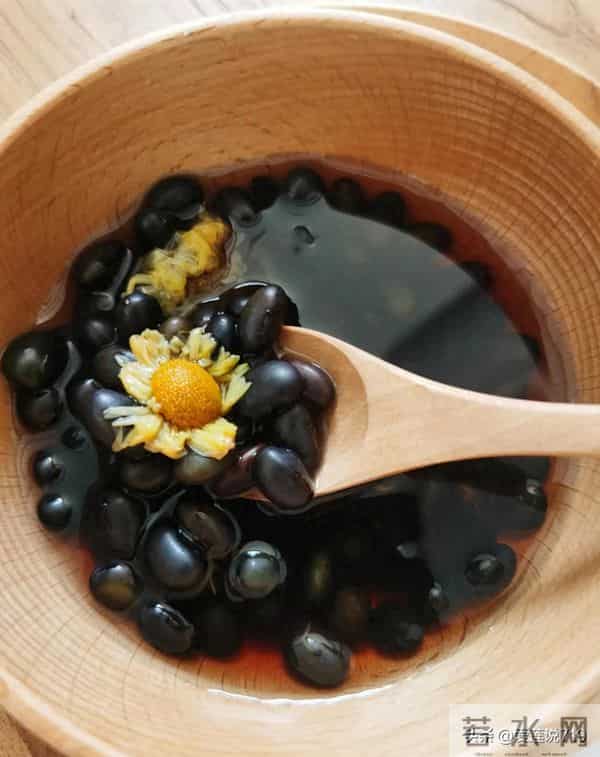 比枸杞更护眼，比蓝莓更抗衰！这碗水坚持喝，养肝肾，眼不干不花