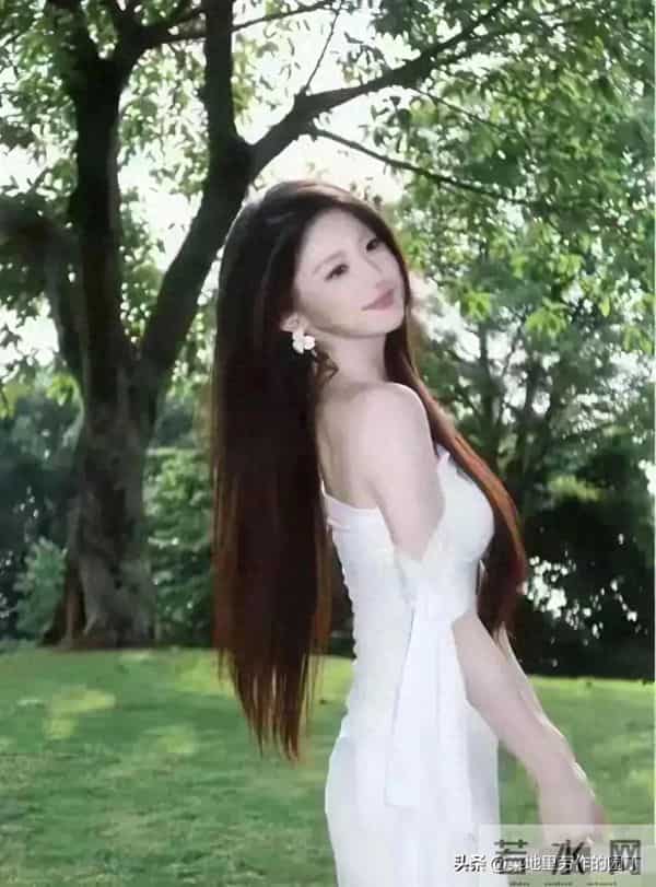 河南郑州一校花 身高172cm 身材拥有黄金比例 散发迷人身材魅力