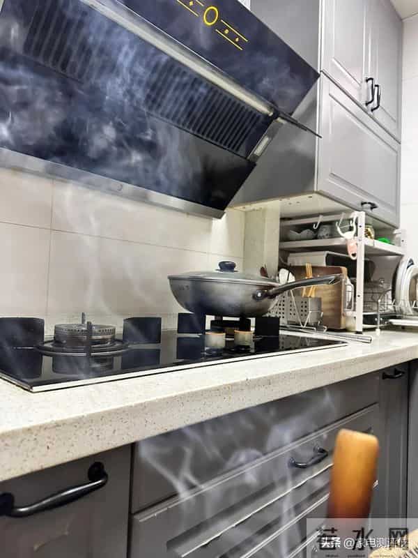 为什么油烟机明明没坏,但就是不吸烟?内行人:别再上赶着当韭菜