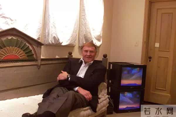 他是苹果公司早期投资人，一生专注媒体艺术收藏