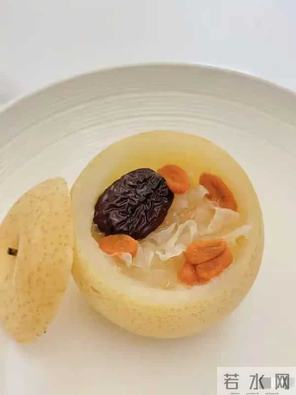 【秋冬咳嗽克星！一颗雪梨蒸出5种润喉方，全家抢着喝】