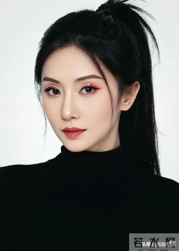 四川宜宾一佳人身高173cm 身材拥有黄金比例 散发迷人魅力