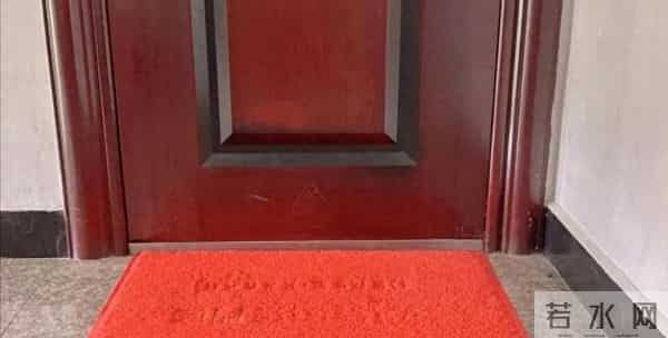 家里地垫放在大门外还是大门内？原来很多人都做错了，看完改过来