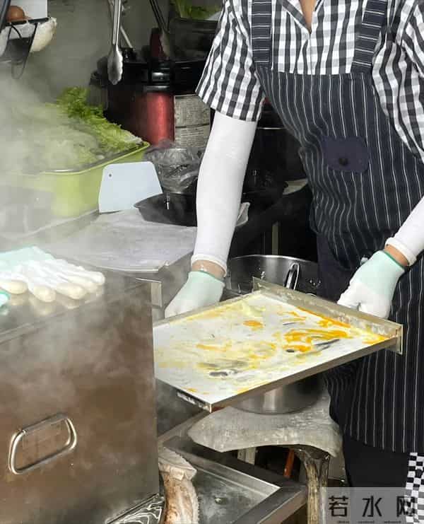 真是作的啊，包子店老板嫌赚的少，改成这个后，两个月就倒闭了？