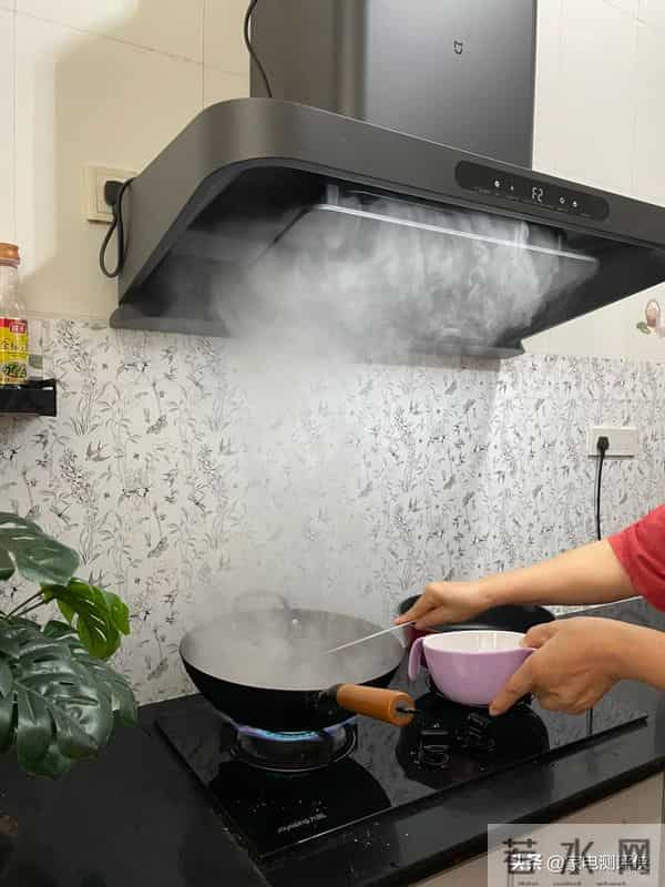 为什么油烟机明明没坏,但就是不吸烟?内行人:别再上赶着当韭菜