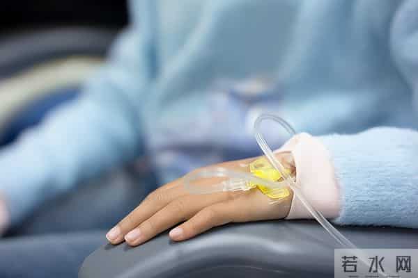 白血病越来越年轻化，医生再次告诫：这几样零食，千万别给孩子吃