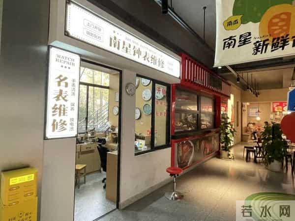 江西李师傅在杭州菜场修钟表，一修就是21年