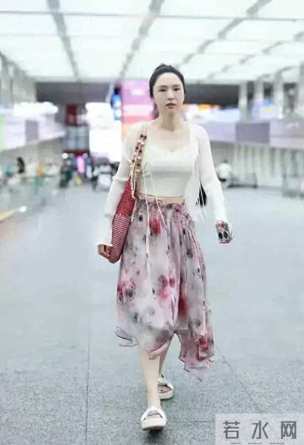 倪萍都觉得她不该二婚，家里还有个不大不小的女儿，会很不方便！