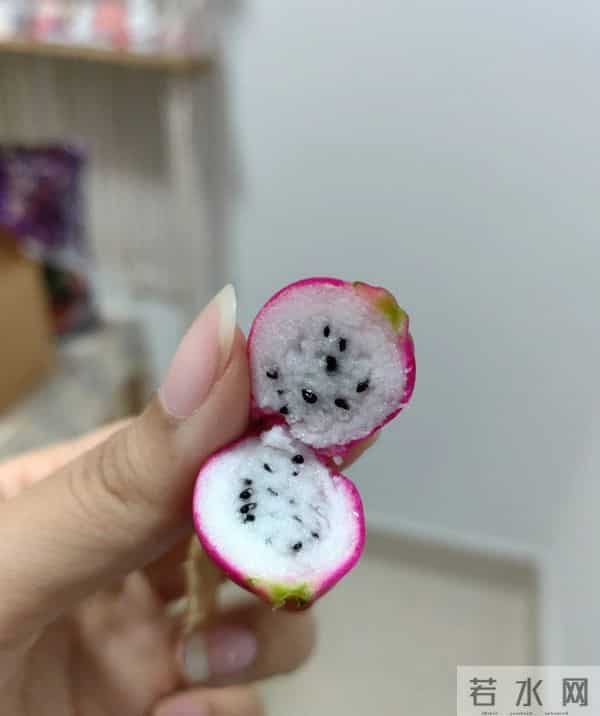 女子养5年的“昙花结果了”，犹如红宝石：晶莹剔透好美！