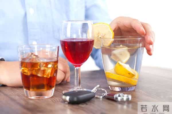 医生劝告：一旦吃上降糖药，这5种食物马上戒掉，再吃有中风风险