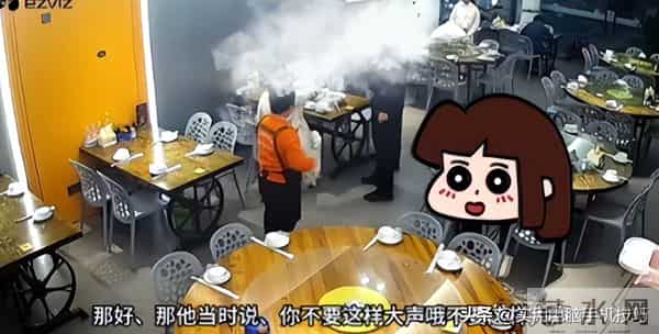 带儿子吃霸王餐后续：女子正脸曝光、身份被扒，民警劝3次才付钱