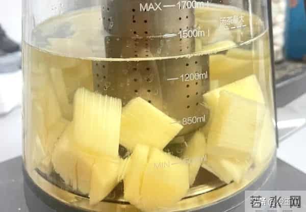 冬天的甘蔗是大补，这5种煮水搭配，清热止咳，养肺养脾养全身！