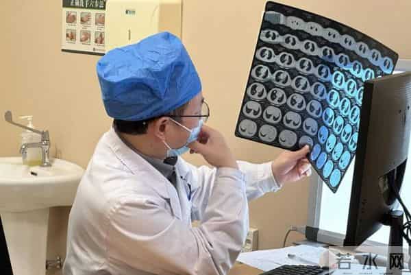 武汉女老师带病上课，突发甲流住院，医生都吓了一跳