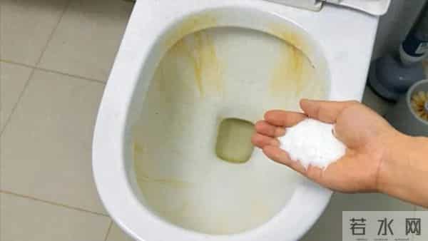 马桶里撒一把,不管多脏多厚的黄渍,水一冲就干净,方法太棒了!
